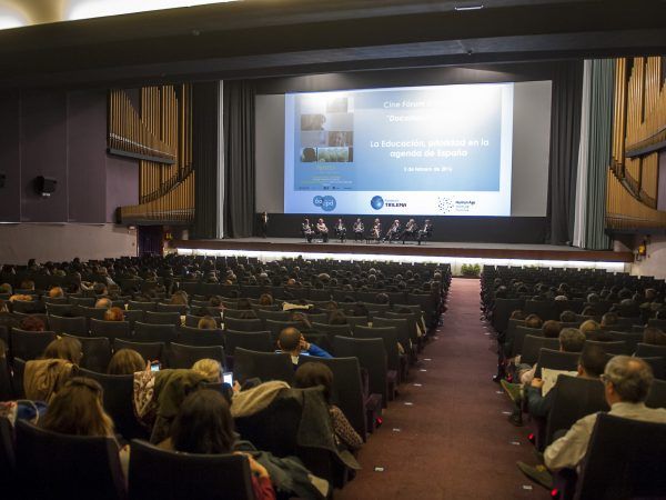 Proyección documental "Profes"